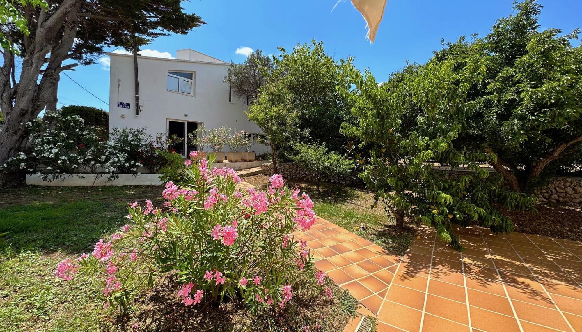 Starbal Villa Es Castell  Exterior photo